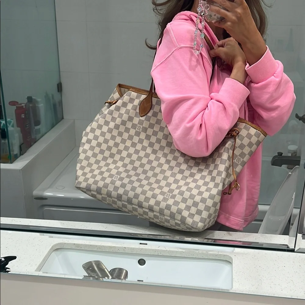 Stylish Checkered Tote Bag - Picture 7 of 9